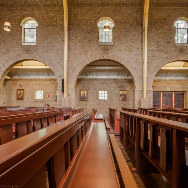 Kerkbanken Christus Koningkerk